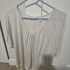 New York & Company Light Gray V-Neck Short Sleeve Top